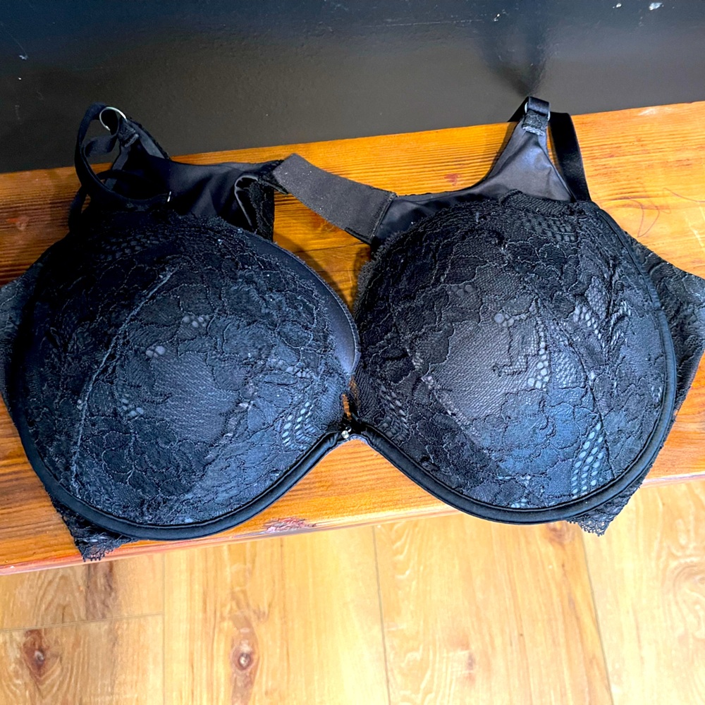 Victoria’s Secret black plunge bra - rear close, padded push up size 38D - used